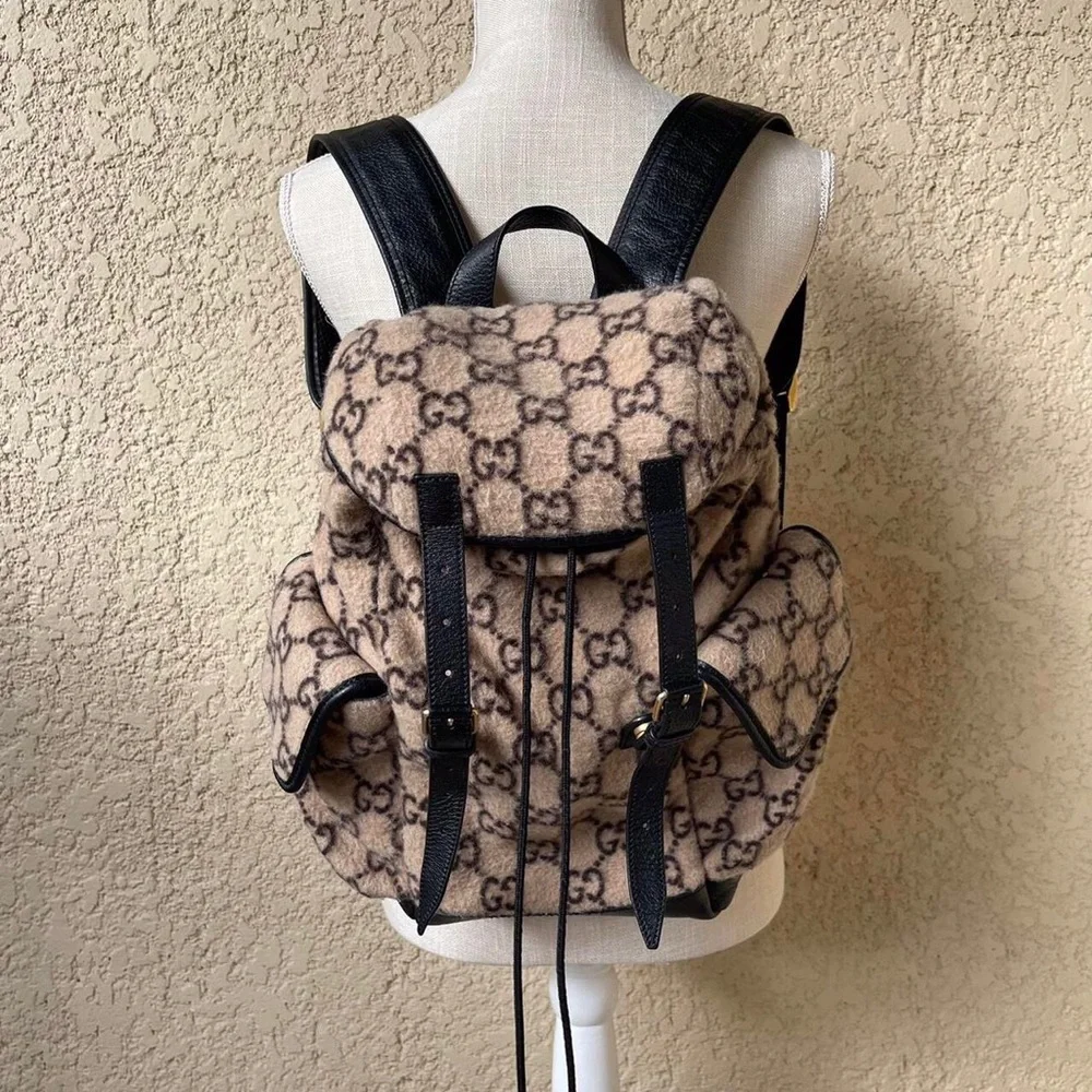 FLASHSALE ❤️🔥 RARE Authentic Gucci GG Logo Backpack - Picture 1 of 4